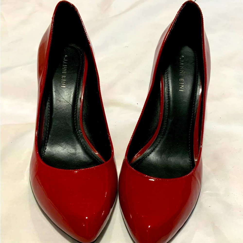 Gianni Bini Sexy Red Pump